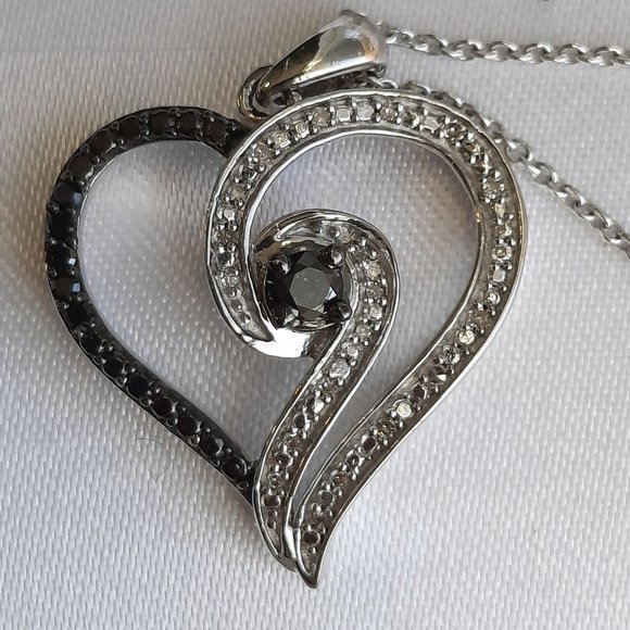 ZIRCONIA HEART NECKLACE - Picture 1 of 2